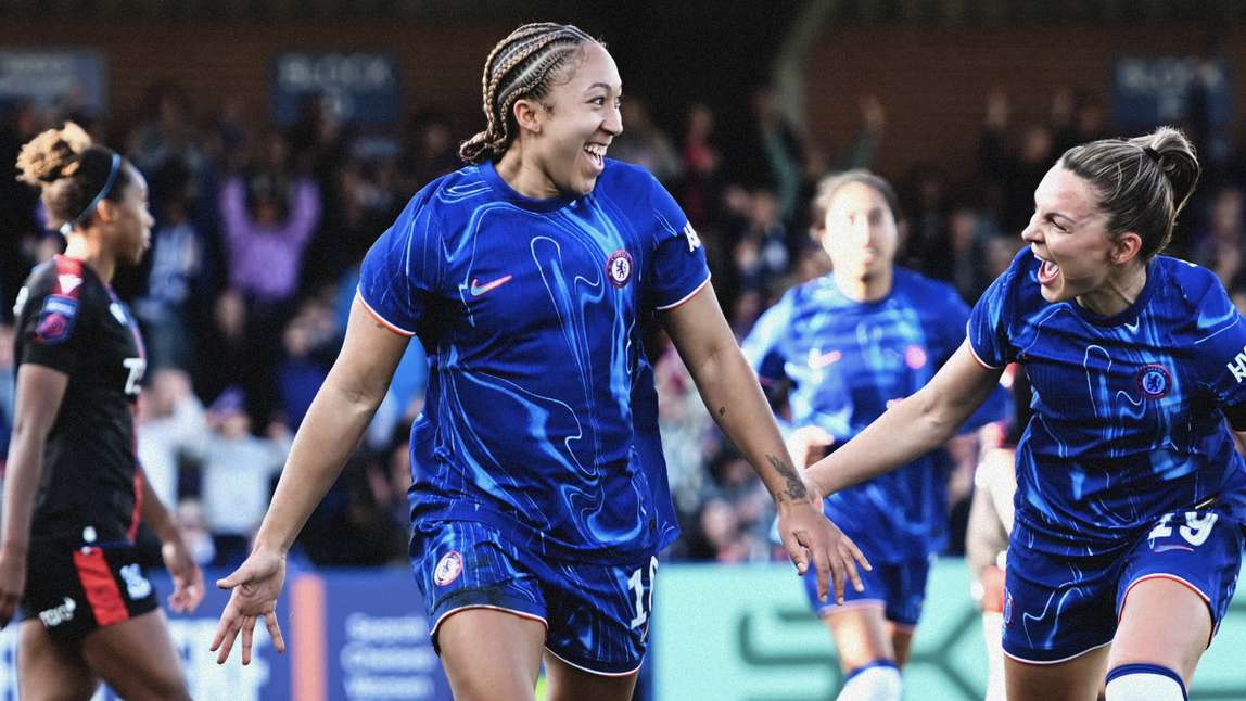 着无数目光 着无数目光